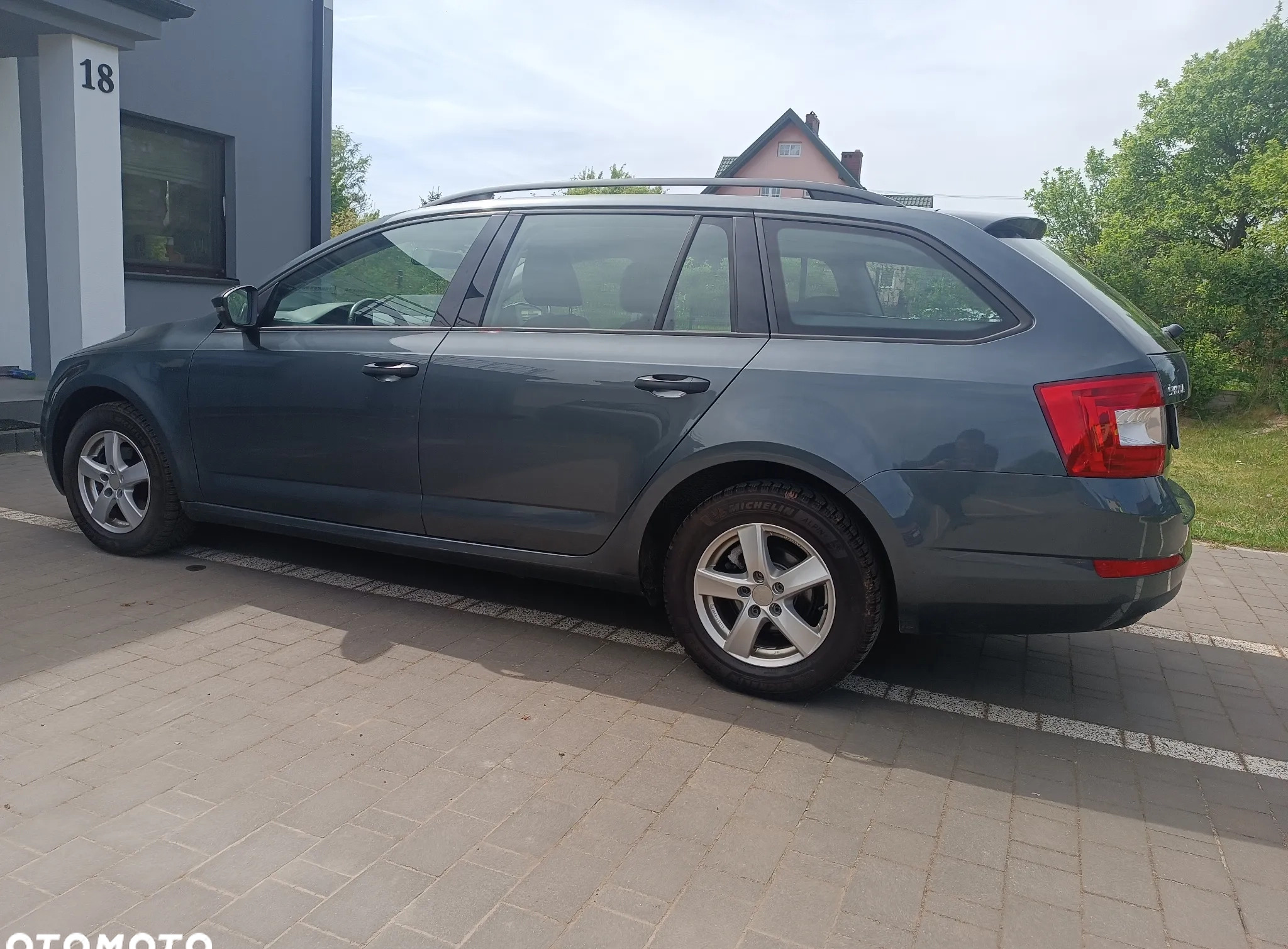 Skoda Octavia cena 33700 przebieg: 235000, rok produkcji 2015 z Starachowice małe 742